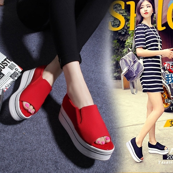 Lezser női zárt szandál magas talppal