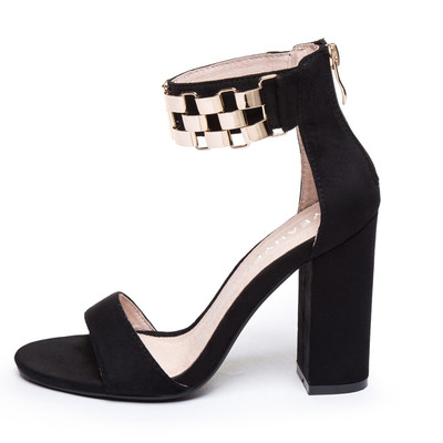 Női sarkú szandál bokapánttal, fém díszítéssel