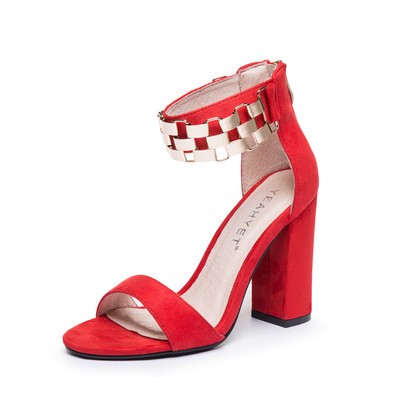 Női sarkú szandál bokapánttal, fém díszítéssel