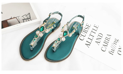Γυναικεία σανδάλια διακοσμημένα με πέτρες