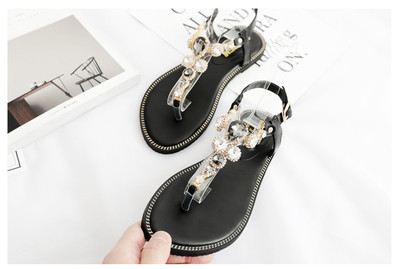 Γυναικεία σανδάλια διακοσμημένα με πέτρες