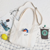 Καθημερινή γυναικεία τσάντα από λευκό και μαύρο ύφασμα