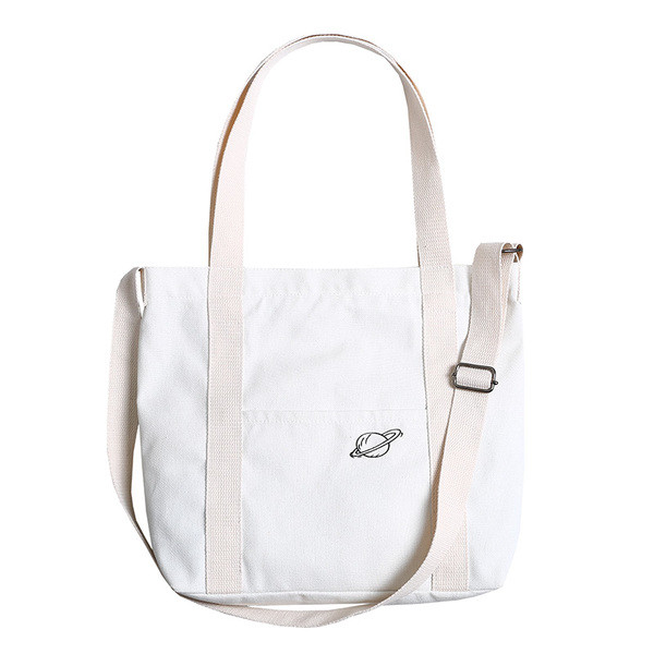 Καθημερινή γυναικεία τσάντα από λευκό και μαύρο ύφασμα