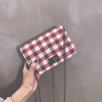 Κομψή μοβ γυναικεία τσάντα με μακρά λαβή και μεταλλικό κούμπωμα σε τρία χρώματα