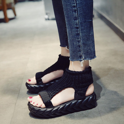 Γυναικεία μοντέρνα σανδάλια με άνετη σόλα