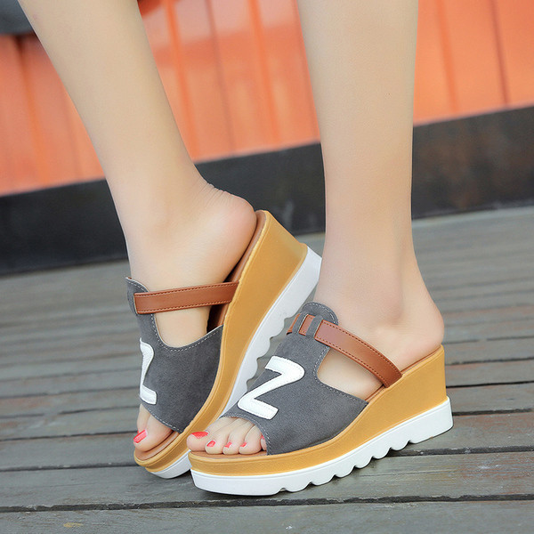 Papuci casual dama in mai multe culori pe o platforma cu curea lata