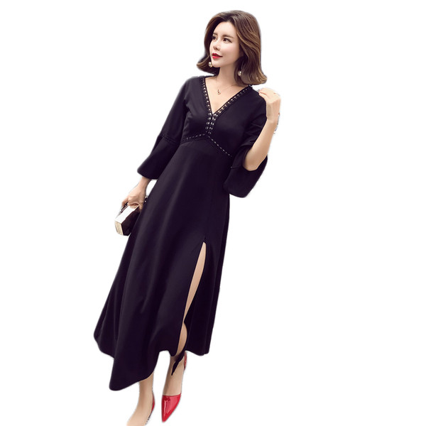 Lezser hosszú női ruha V-nyakú és hasítékos fekete színben