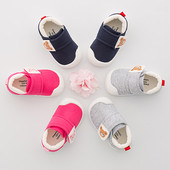 Sport és alkalmi gyerekcipő lányoknak matricával és mini mackó rátéttel több színben