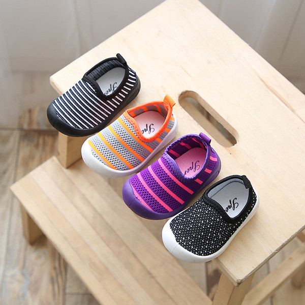 Alkalmi gyerek kényelmes csíkos cipő fiúknak és lányoknak különböző színekben