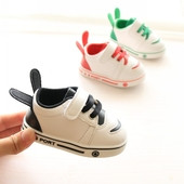 Alkalmi gyerek tornacipő fiúknak és lányoknak matricával és nyakkendővel, füllel vagy anélkül, többféle színben