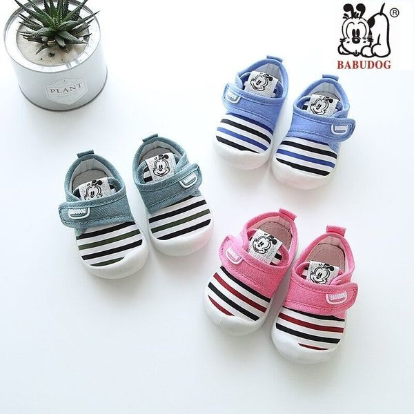 Παιδικά άνετα γυναικεία παπούτσια unisex με λουράκια βελκρό  και mini applique σε τρία χρώματα