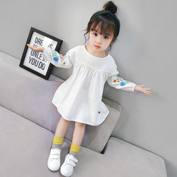 Hímzéssel bő testű, alkalmi gyerekruha lányoknak