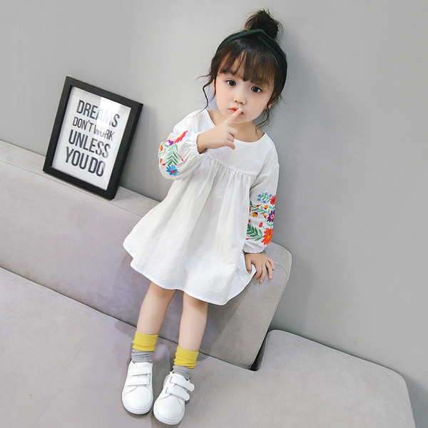 Hímzéssel bő testű, alkalmi gyerekruha lányoknak