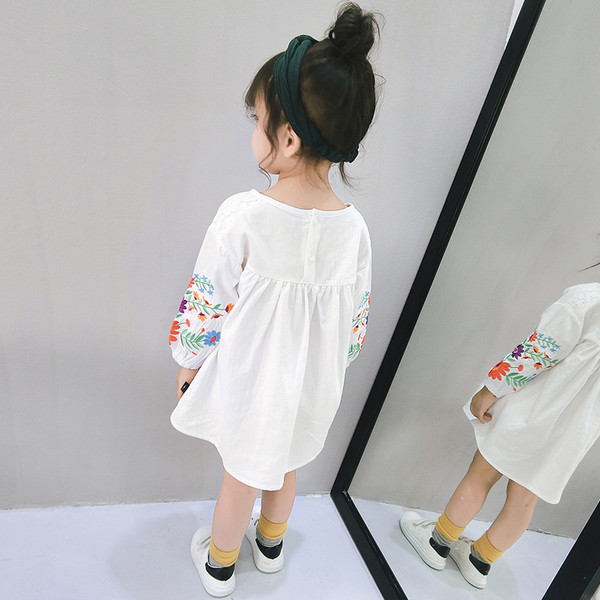 Hímzéssel bő testű, alkalmi gyerekruha lányoknak