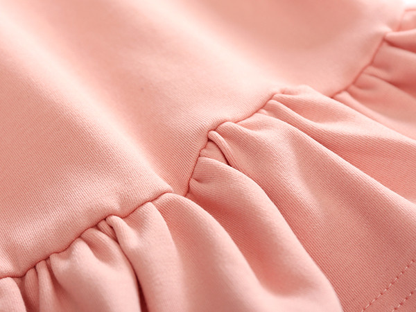 Kislányoknak készült ruha üde színekben, O-nyakkal