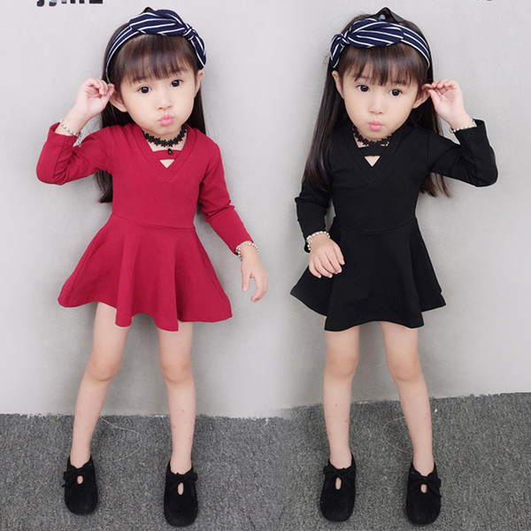 Elegáns ruha lányoknak két színben, V-nyakkal