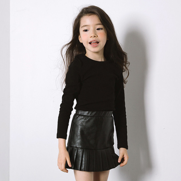 Η φούστα των παιδιών είναι φτιαγμένη από δερμάτινο δέρμα