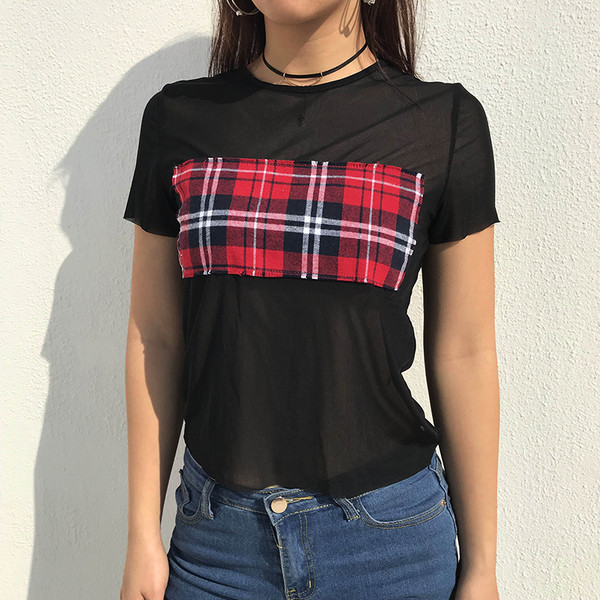 Stílusos női átlátszó póló fekete színben motívummal