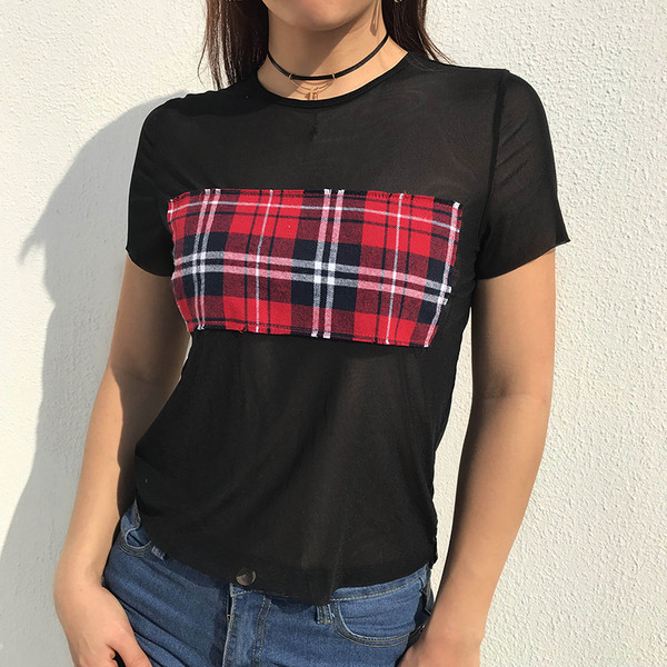 Stílusos női átlátszó póló fekete színben motívummal