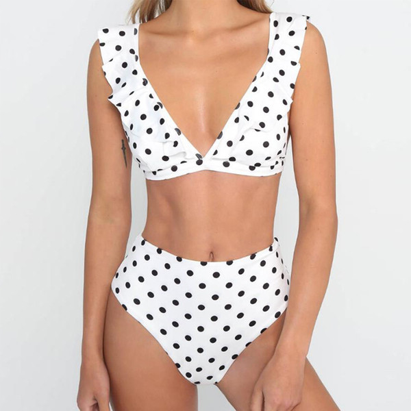 Stílusos kétrészes fürdőruha hölgyeknek fekete-fehérben, pöttyökkel