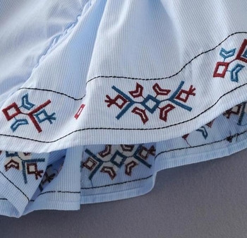 Μοντέρνο γυναικείο φόρεμα με φαρδιά μανίκια, κατάλληλο για τη καθημερινή ζωή