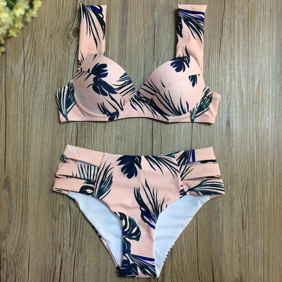 Modern női kétrészes fürdőruha virágmintával