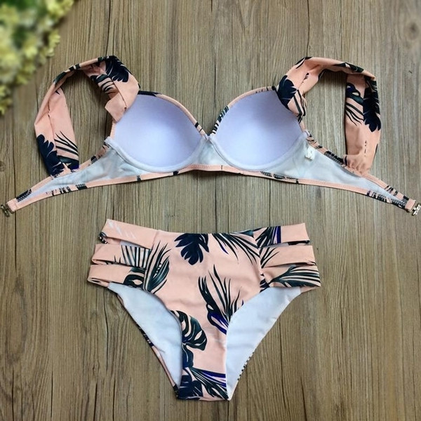 Modern női kétrészes fürdőruha virágmintával