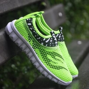 Gyerek sport-hétköznapi légáteresztő tornacipő fűző nélkül lányoknak és fiúknak gumitalppal sok színben