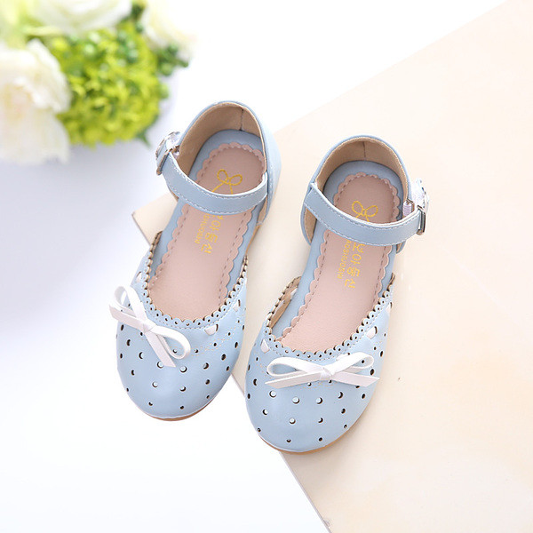 Stílusos alkalmi szandál lányoknak - két modell