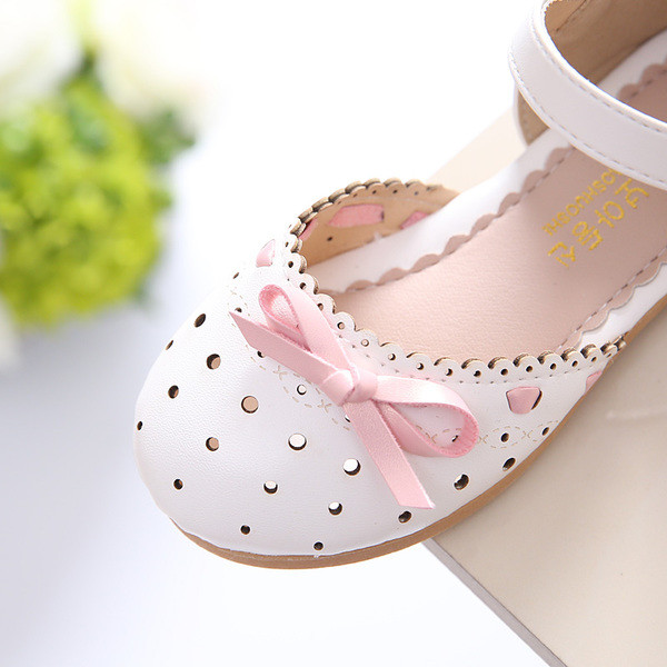 Stílusos alkalmi szandál lányoknak - két modell