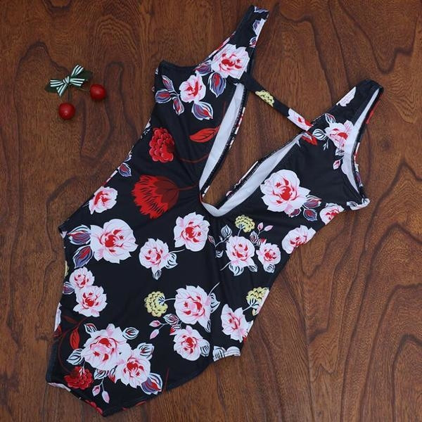 Κομψό γυναικείο μαγιό  σε στυλ φλερτ με βαθύ λαιμό