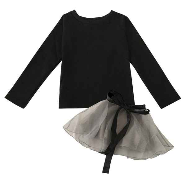 Elegáns kétrészes gyerekruha pecsétszoknyával és szalaggal a derekán