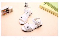 Sandale pentru copii pentru fete cu talpa plată în culoarea albă