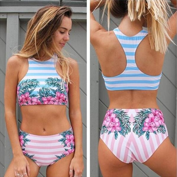 Női színes csíkos fürdőruha bikinivel, mély nyakkivágással
