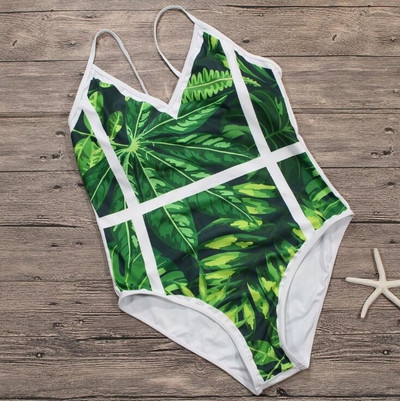 Egy egész női fürdőruha virágmotívumban, különböző színekben