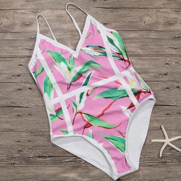 Egy egész női fürdőruha virágmotívumban, különböző színekben