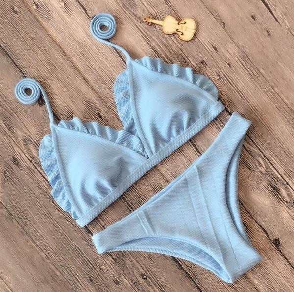 Egyszerű kétrészes női fürdőruha vékony pántokkal