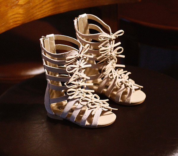 Κομψά σανδάλια για κορίτσια με κορδέλες ρωμαϊκού στυλ - τρία χρώματα