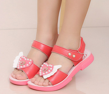 Καθημερινά παιδικά σανδάλια για κορίτσια με μαργαριτάρια σε τρία χρώματα