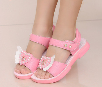 Καθημερινά παιδικά σανδάλια για κορίτσια με μαργαριτάρια σε τρία χρώματα