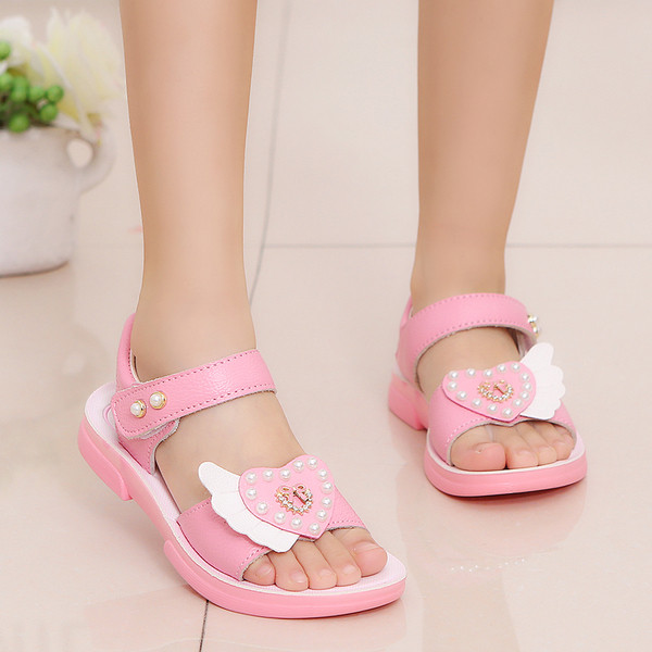 Καθημερινά παιδικά σανδάλια για κορίτσια με μαργαριτάρια σε τρία χρώματα