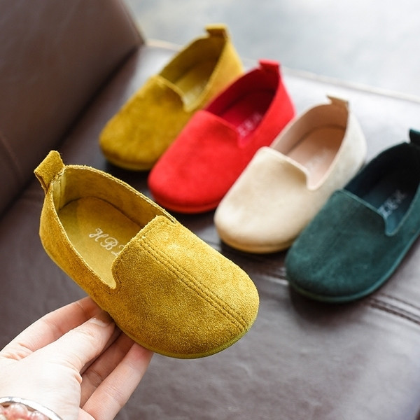 Tavaszi gyerek egyszerű mokaszinok, mindennapi használatra alkalmas lányoknak és fiúknak sok színben