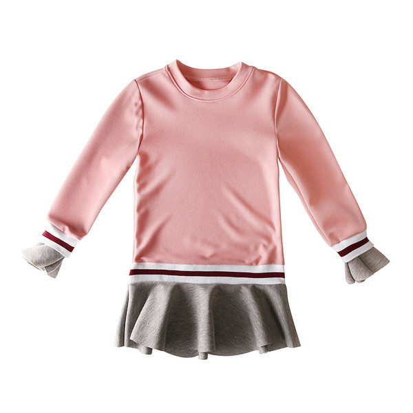 Sportos-alkalmi gyerekruha lányoknak egyszerű modellben, hosszú ujjal