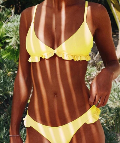 Női kétrészes fürdőruha egyszerű modellben három színben