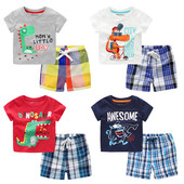 Két részből álló sport- és hétköznapi szett - kockás nadrág és póló különféle alkalmazásokkal