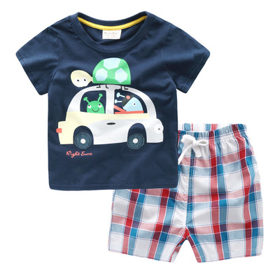 Két részből álló sport- és hétköznapi szett - kockás nadrág és póló különféle alkalmazásokkal