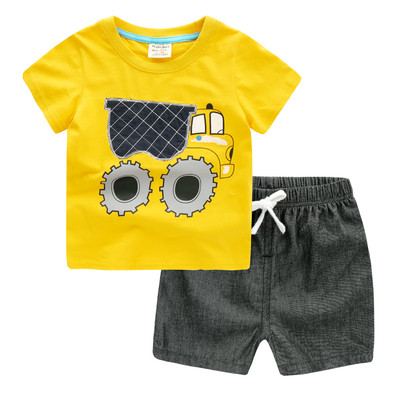 Két részből álló sport- és hétköznapi szett - kockás nadrág és póló különféle alkalmazásokkal