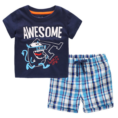 Két részből álló sport- és hétköznapi szett - kockás nadrág és póló különféle alkalmazásokkal