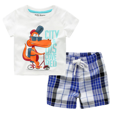 Két részből álló sport- és hétköznapi szett - kockás nadrág és póló különféle alkalmazásokkal