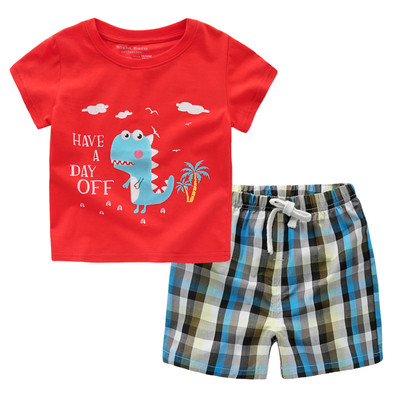 Két részből álló sport- és hétköznapi szett - kockás nadrág és póló különféle alkalmazásokkal